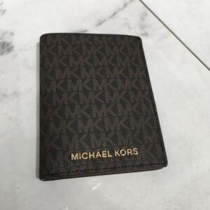 Michael Kors MK Jet Set Travel MD Passport Case - Black.